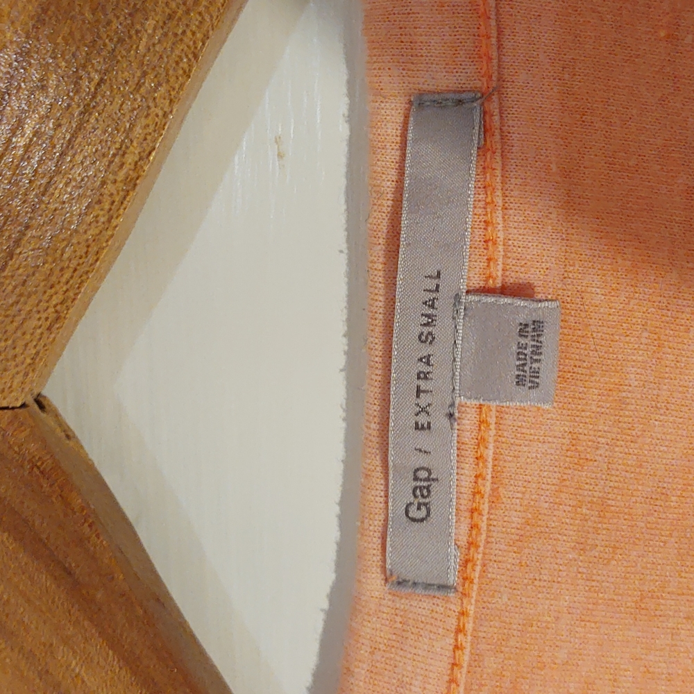 Gap Muscle Tee - Picture 2 of 5